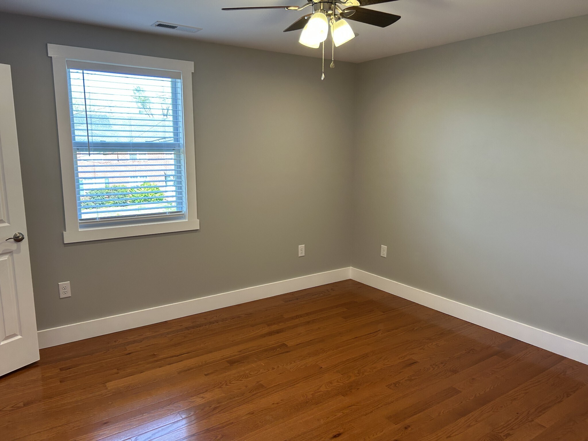 Building Photo - 2611 Lakevilla Dr