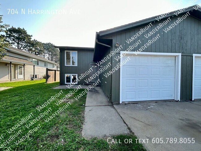 Building Photo - 704 N Harrington Ave