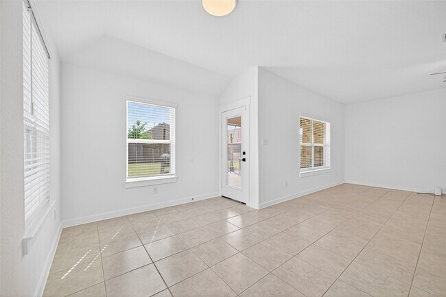 Building Photo - 16307 Rockdale Landing Dr