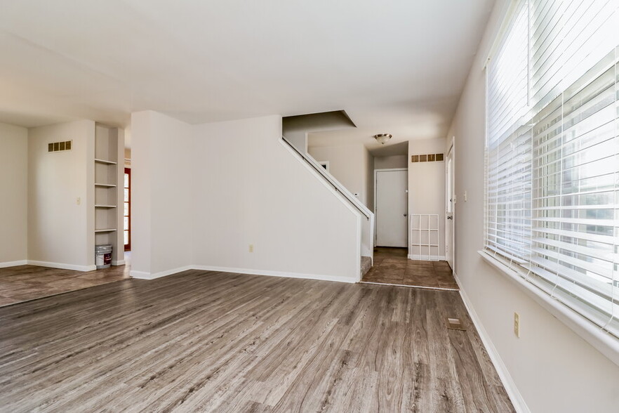 Building Photo - 17 Hollow Tree Ct
