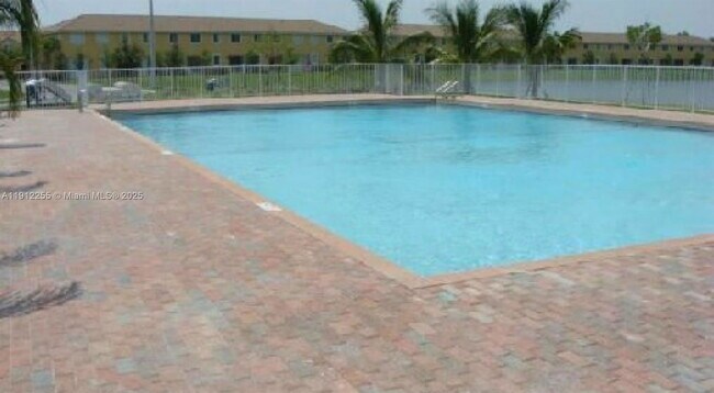 Building Photo - 1666 SE 27th Ct