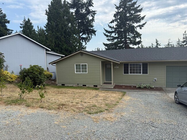 Building Photo - 2 Bedroom, 1 bathroom House