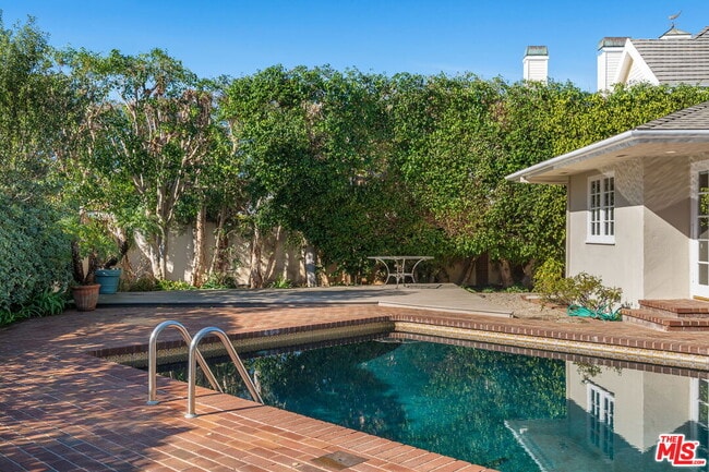 Building Photo - 14972 Camarosa Dr