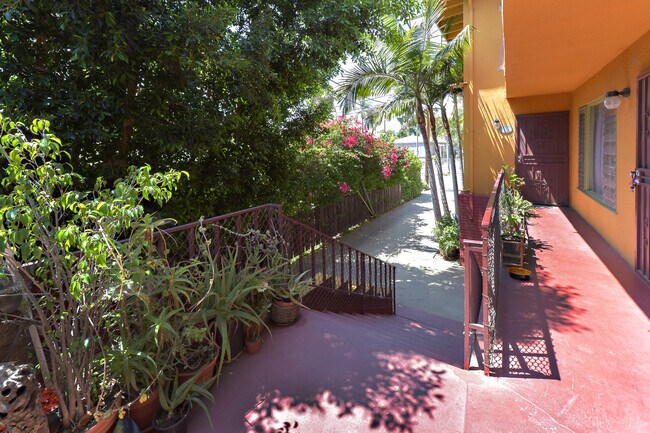 Building Photo - 4052 Chevy Chase Dr