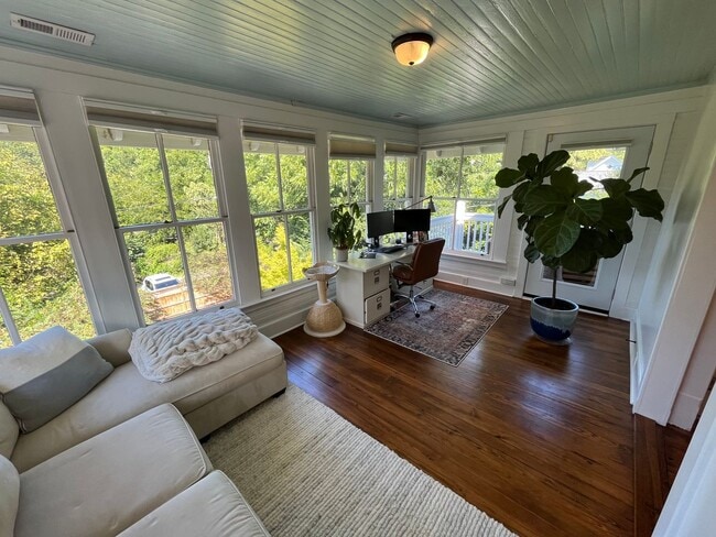 Building Photo - Incredible 3BD, 2.5BA House in Boylan Heig...