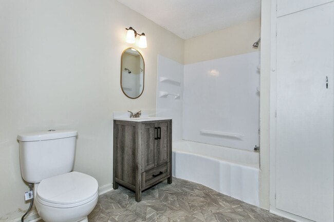 Building Photo - 1802 N Market St