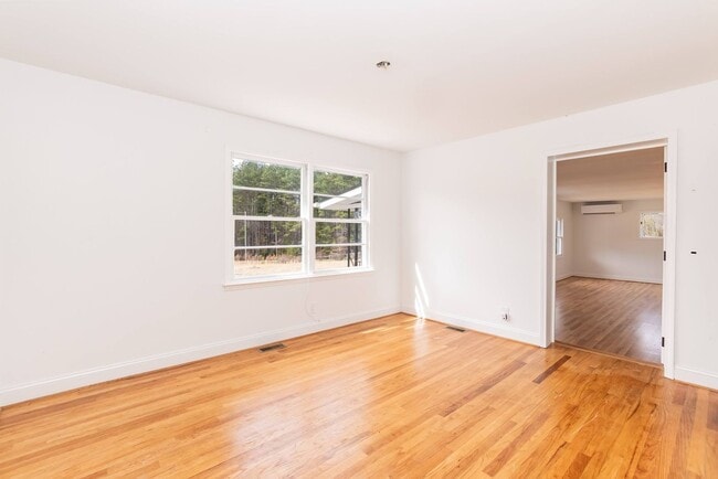 Building Photo - Huge Four Bedroom Home!