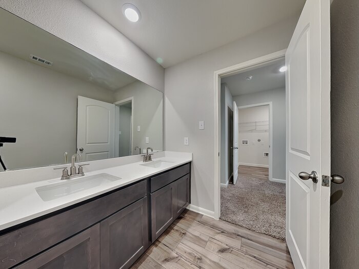 Building Photo - 9609 Teton Vis Dr