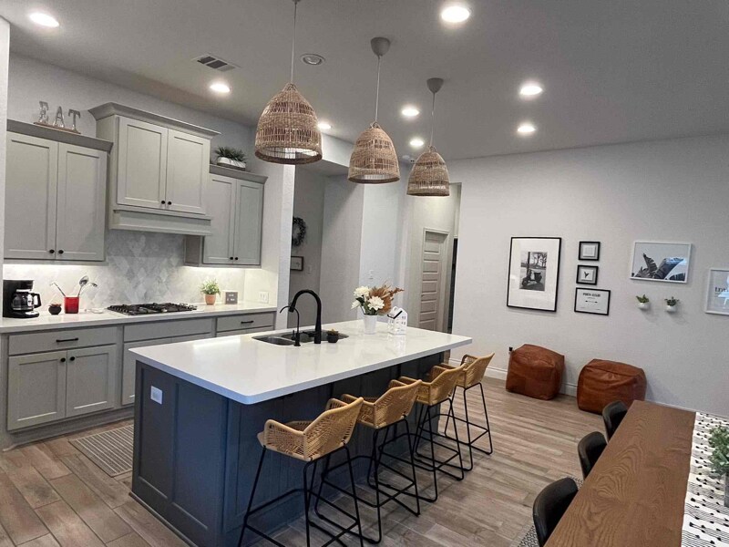 Building Photo - 2126 Thayer Cv