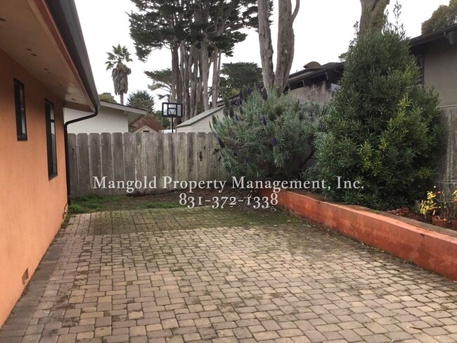 Building Photo - Charming 3-Bed, 1.5-Bath Home with Back Ya...