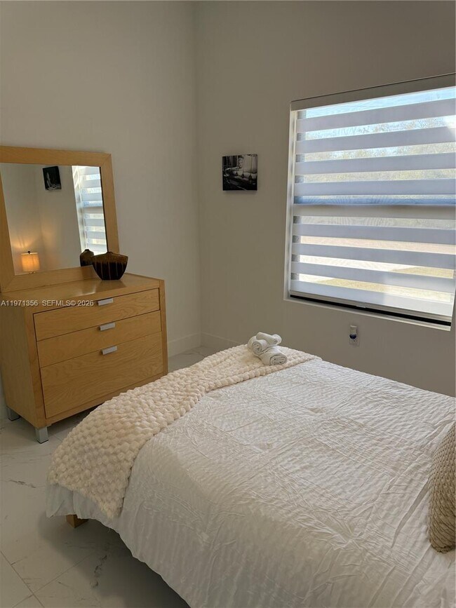 Building Photo - 18 Organ St