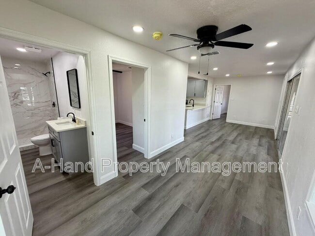 Building Photo - 15945 Villa City Rd