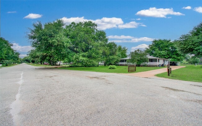 Building Photo - 15510 Cypress Garden Dr