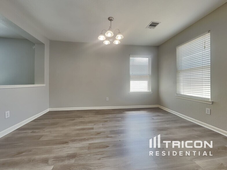 Building Photo - 6535 Providence View Ln