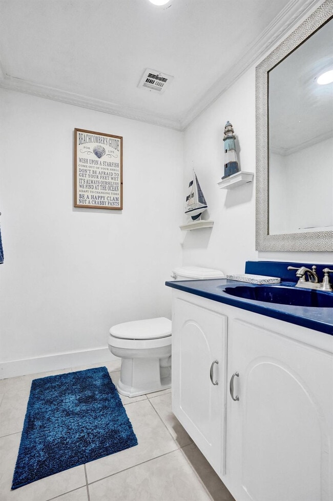 Building Photo - 132 Lakeshore Dr