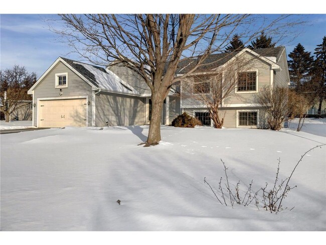 Building Photo - 513 Tyne Ln