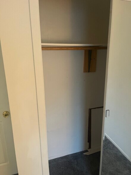 Building Photo - 31 Oaktree Dr