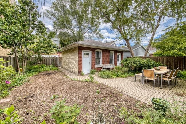 Building Photo - 2152 W Agatite Ave