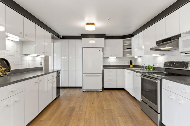 Building Photo - 7 Cragmere Way