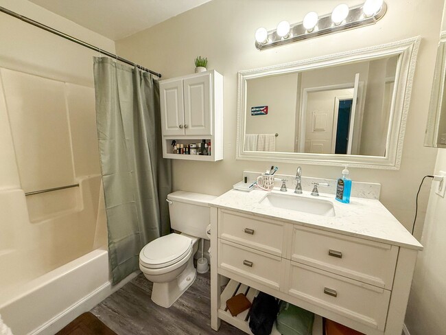 Building Photo - Tumblin Creek D-22