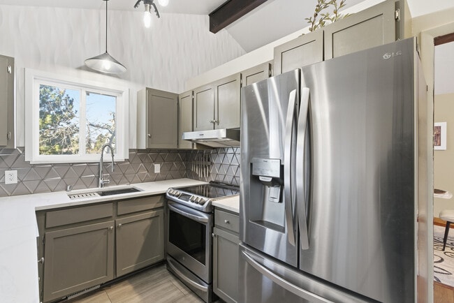 Building Photo - 8682 Alpen Cir