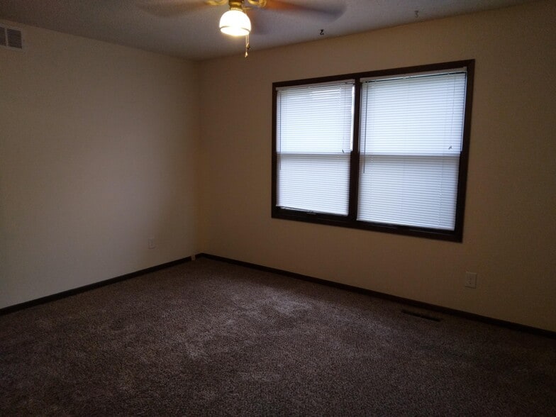 Building Photo - 2308 Prairie View East