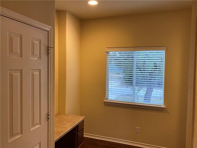 Building Photo - 2670 Crazyhorse Pass