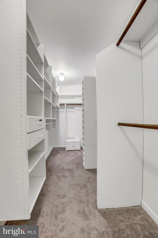 Building Photo - 2 Coldwater Ct