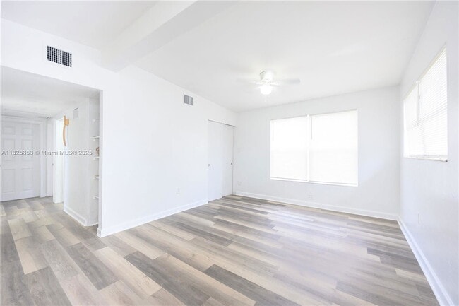 Building Photo - 290 NW 29th Ave