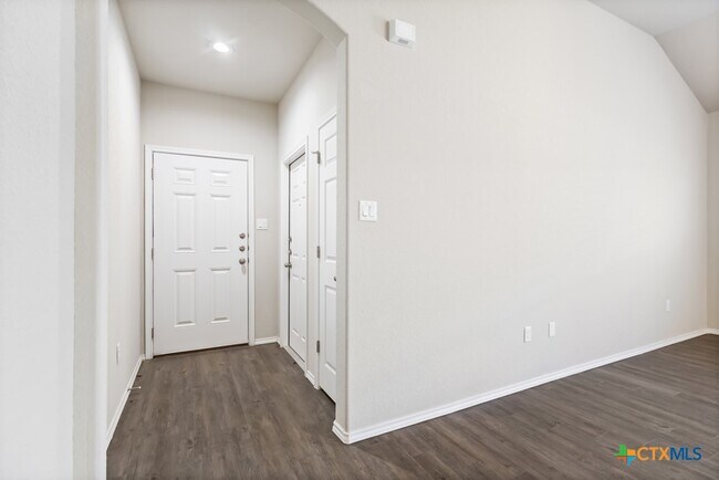 Building Photo - 636 Heathers Wy