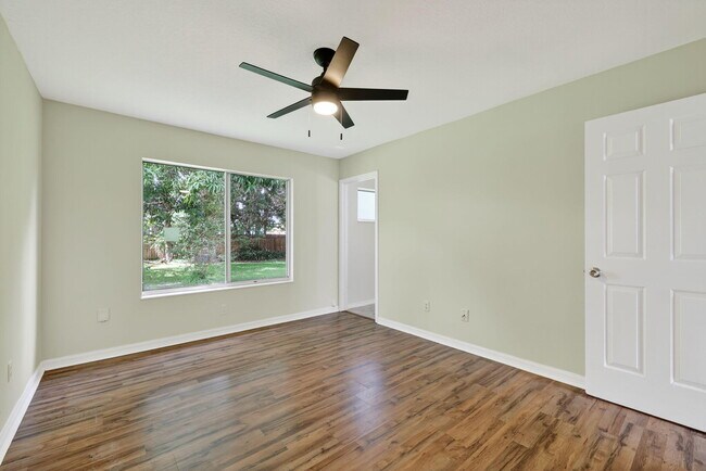 Building Photo - 2252 SE Aneci St