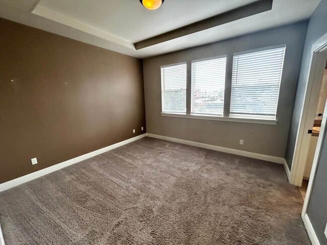 Building Photo - 3 Bedroom Home Across The Street From Villa Sports!!