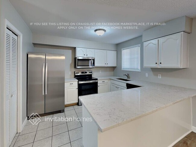 Building Photo - 1425 E 97th Pl