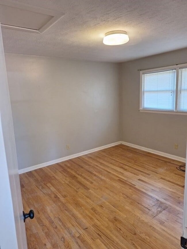 Building Photo - 836 Ridge Rd