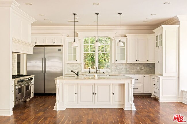 Building Photo - 765 N Almar Ave