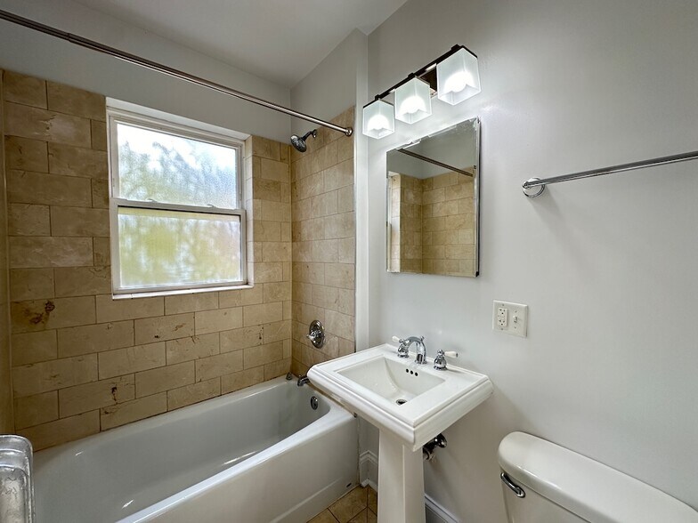 Building Photo - 4414 N Rockwell St