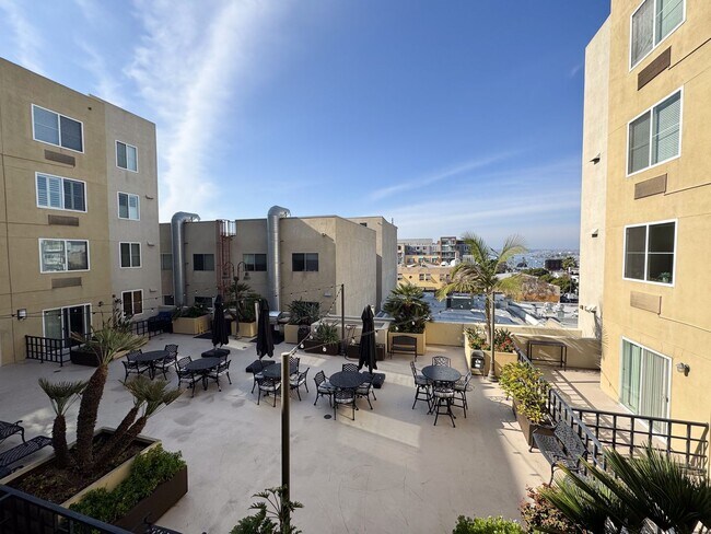 Building Photo - Porto di Italia Little Italy View Condo  1/1 includes parking