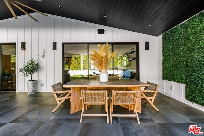 Building Photo - 13339 Margate St