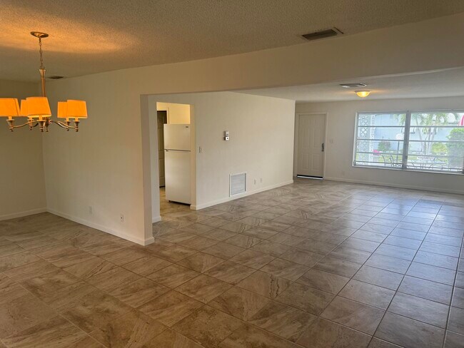 Building Photo - 100 NW 27th St