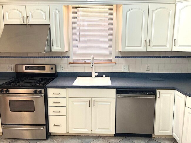 Building Photo - 284 MAGNOLIA Ave