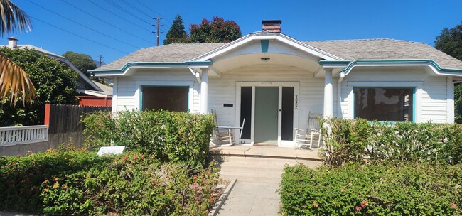 Building Photo - Charming 3/2 House located in Santa Barbar...