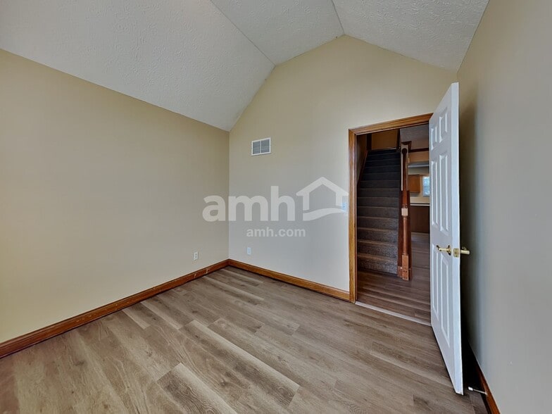 Building Photo - 383 Clifden Ct
