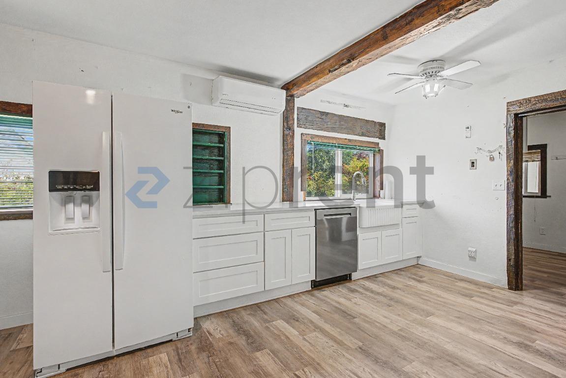 Building Photo - Unit 2
