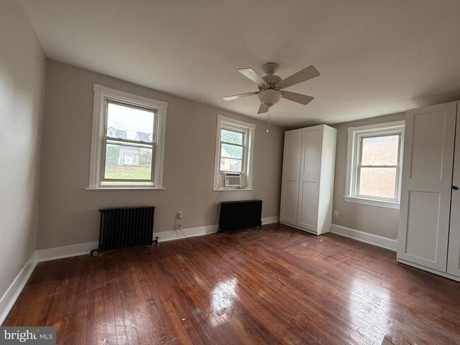 Building Photo - 134 W 8th Ave