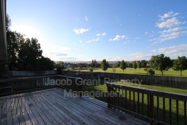 Building Photo - 4240 Willow Canyon Dr