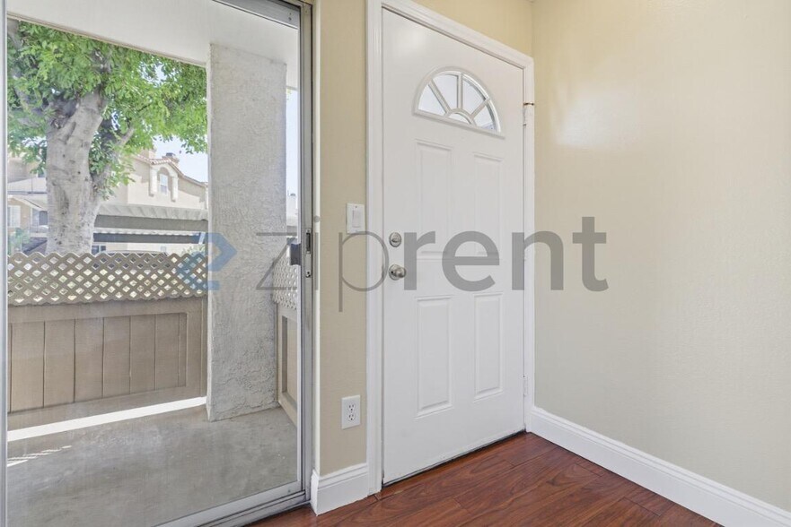 Building Photo - Unit 101