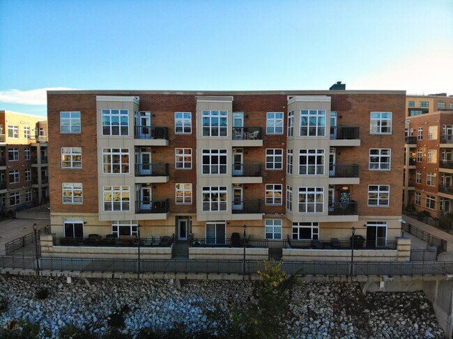 Building Photo - 1915 N Water St