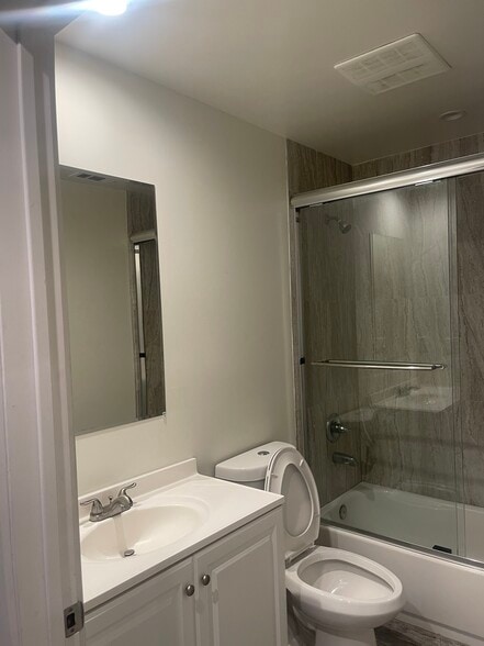 Building Photo - 12662 Bradley Ave