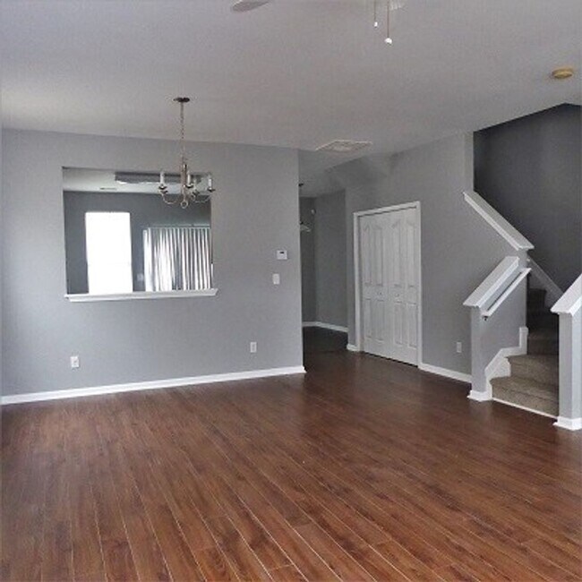 Building Photo - 3BR/2.5BA Townhome in Cobblestone Cove, Move In Ready - Paint and Flooring is new