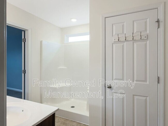 Building Photo - 159 Meadow Wood Rd